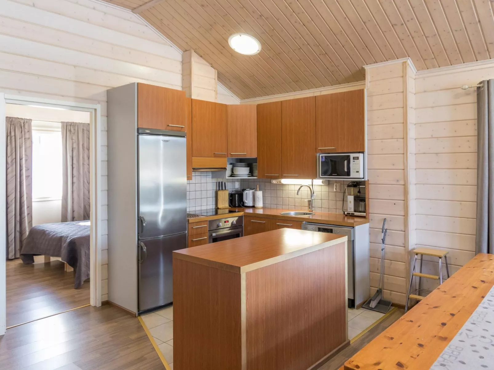 Hallan karhu b, paritalo-Inside