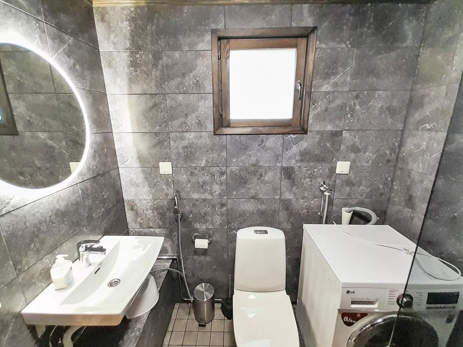 Rukan komia chalet-Drinnen