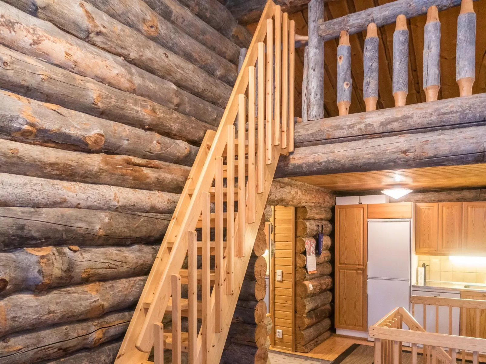 Rukanpesä 2a-Drinnen