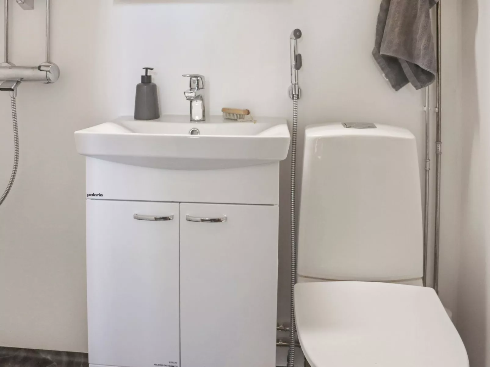 Laattajan hirsipirtti-Inside