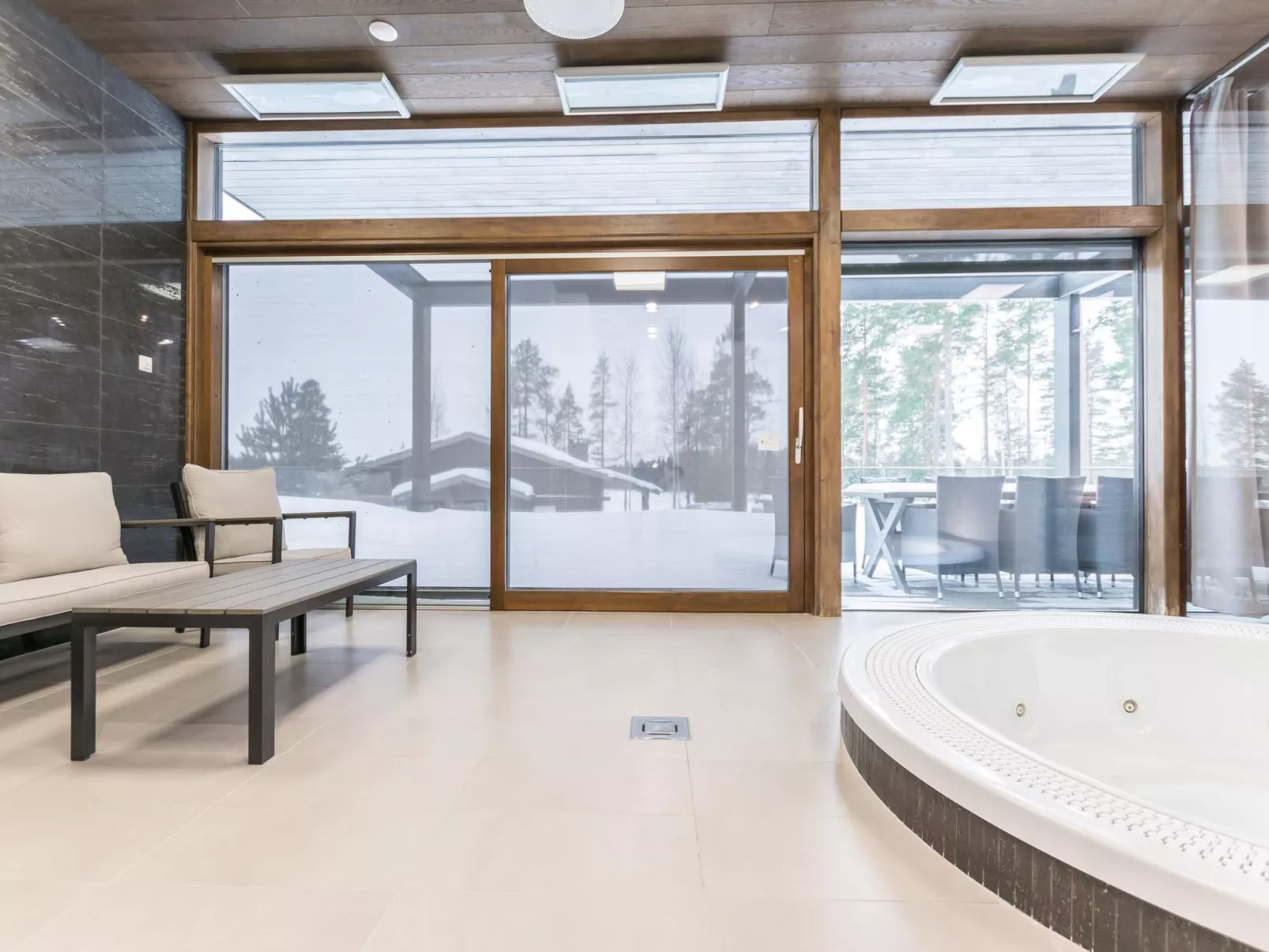 Naava kaarna spa-Drinnen