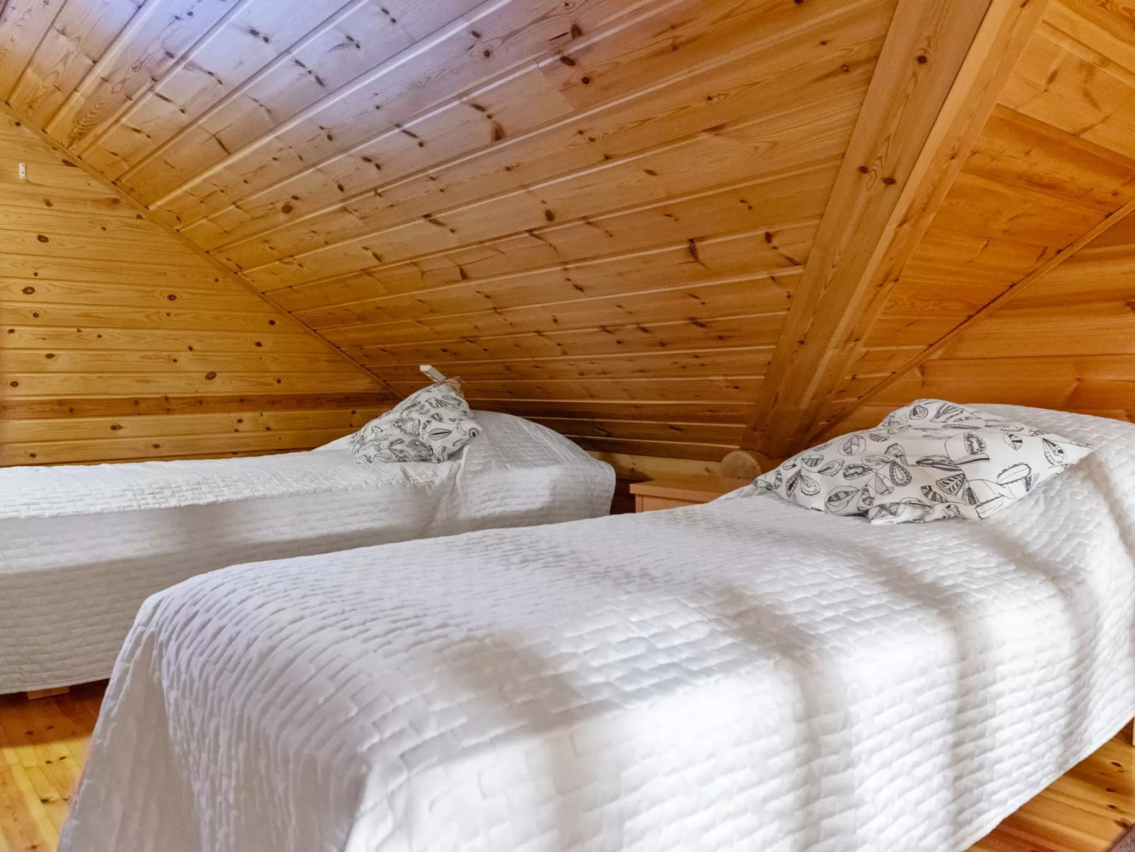 Kilpolan orvokki-Inside