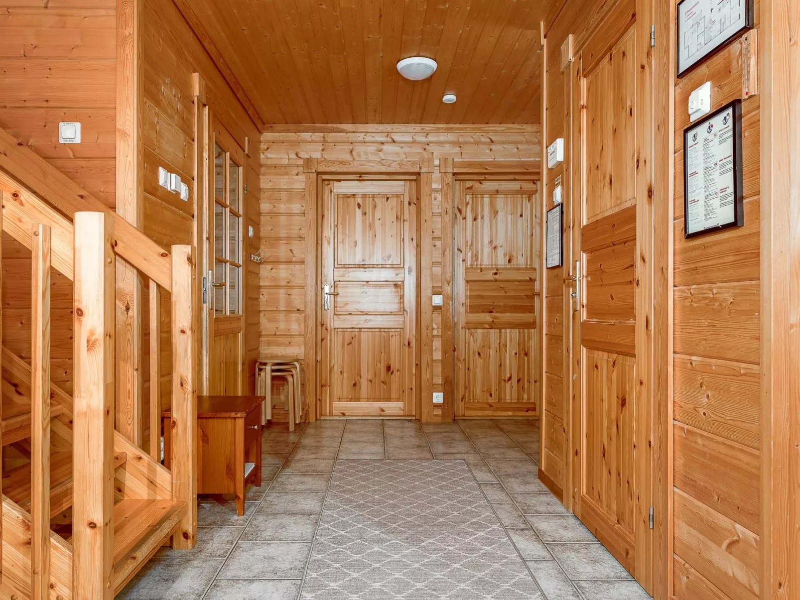 Kinostupa 2a (15-16)-Inside