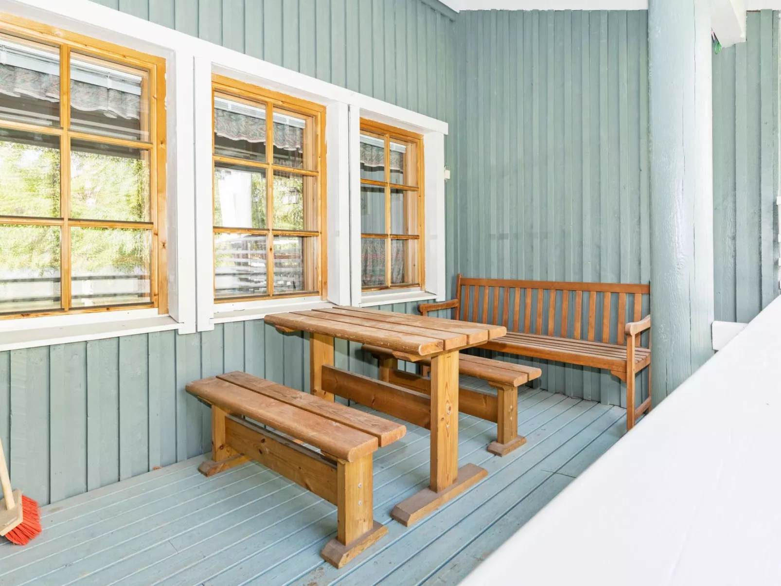 Lomakivakka b6-Dedans