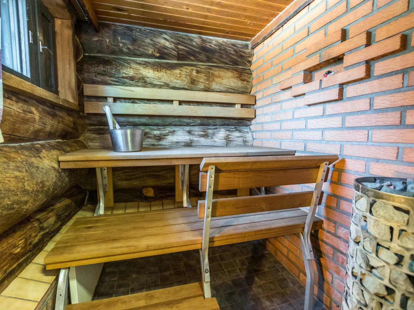 Mustalampi 2 kurkiaura-Dedans