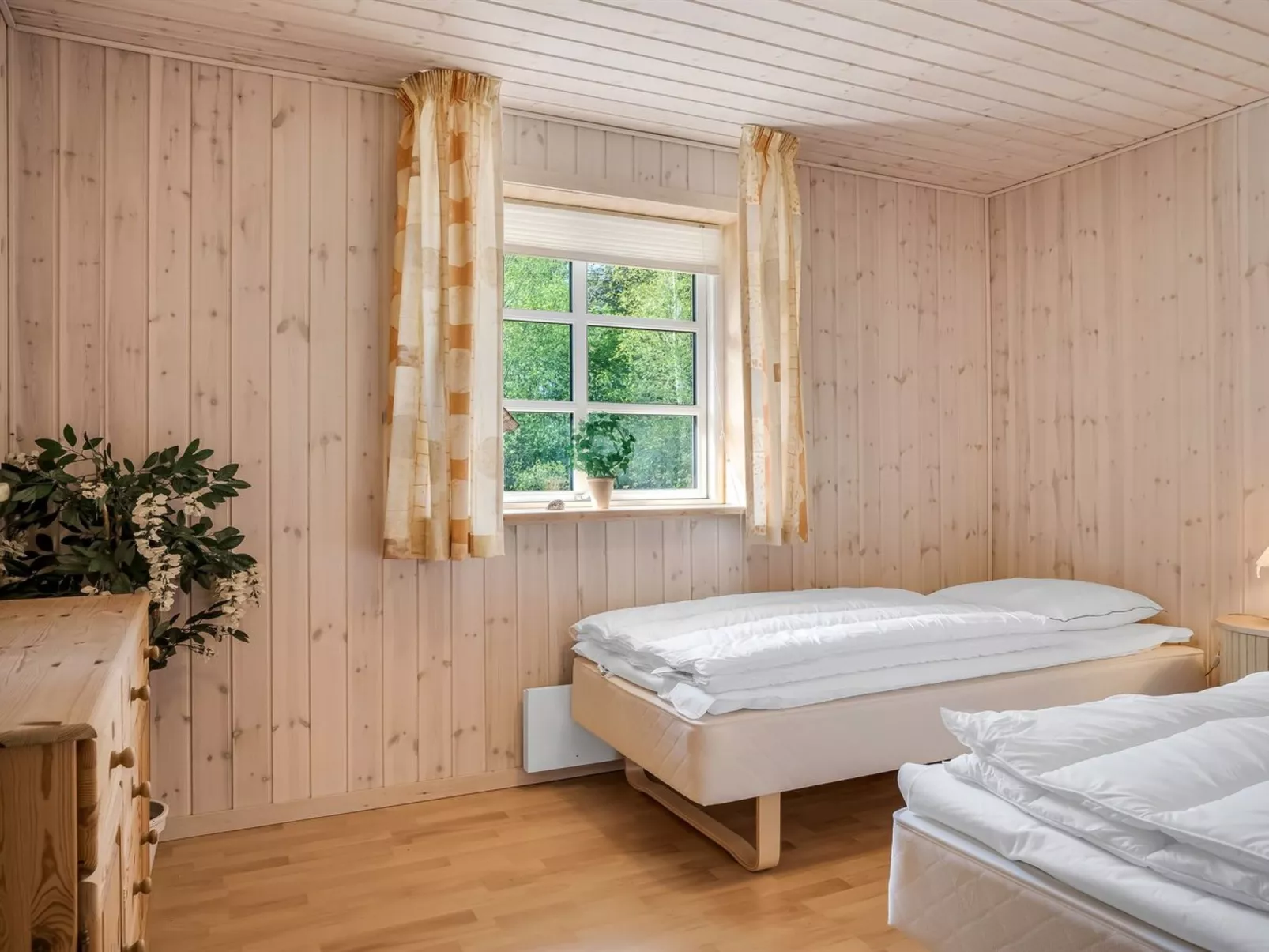 "Elsabet" - 600m to the fjord-Inside