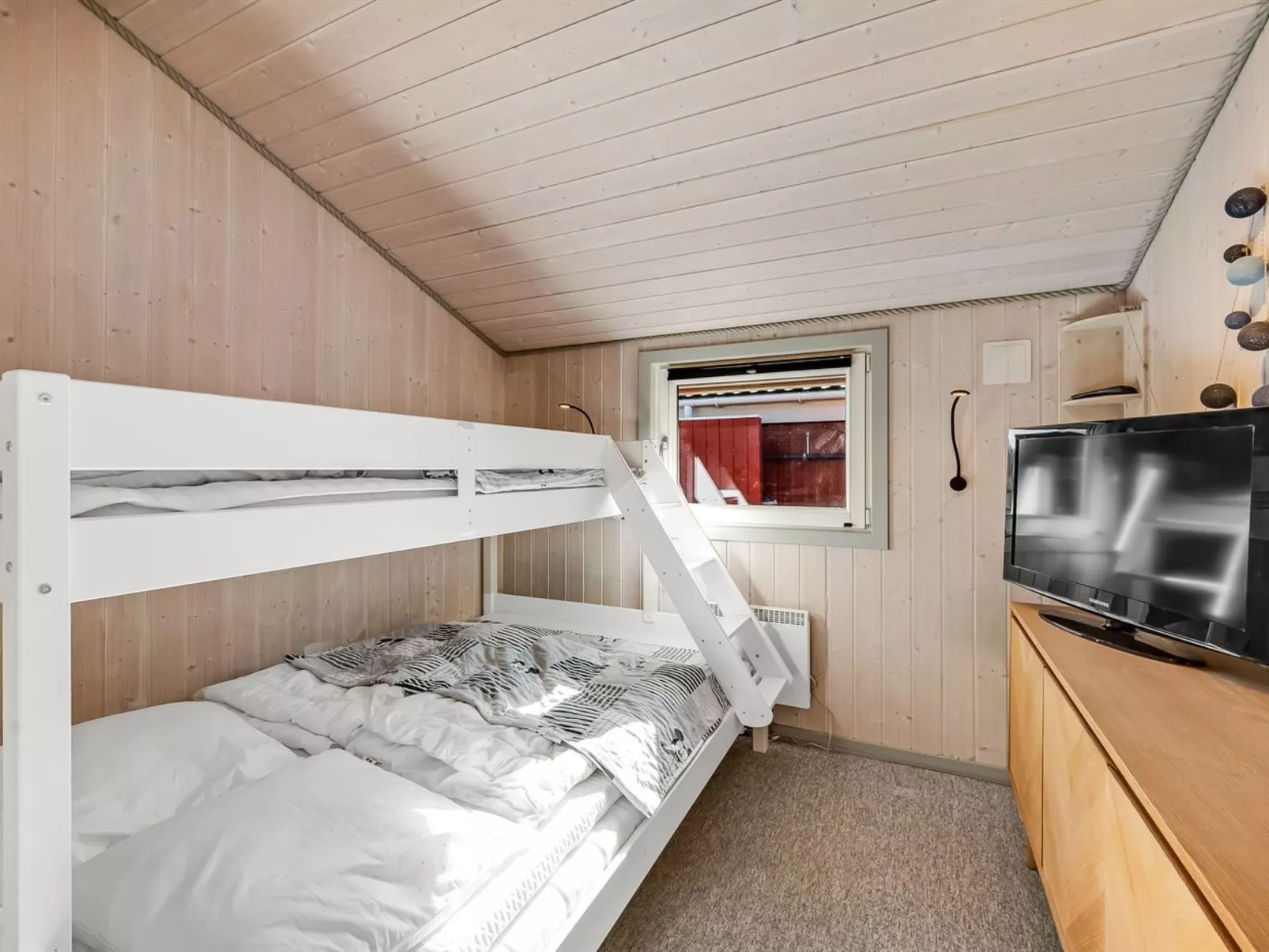 "Seba" - 1km to the fjord-Inside