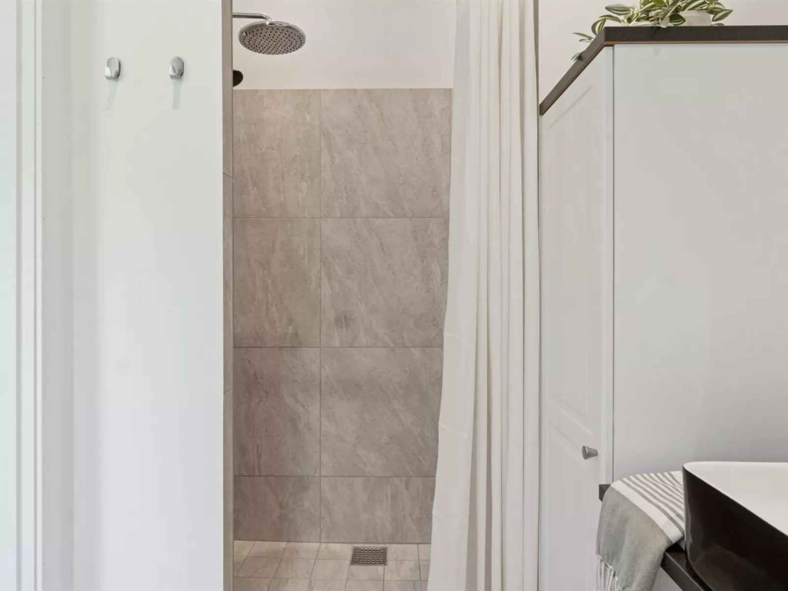 "Hotherus" -  from the sea-Drinnen