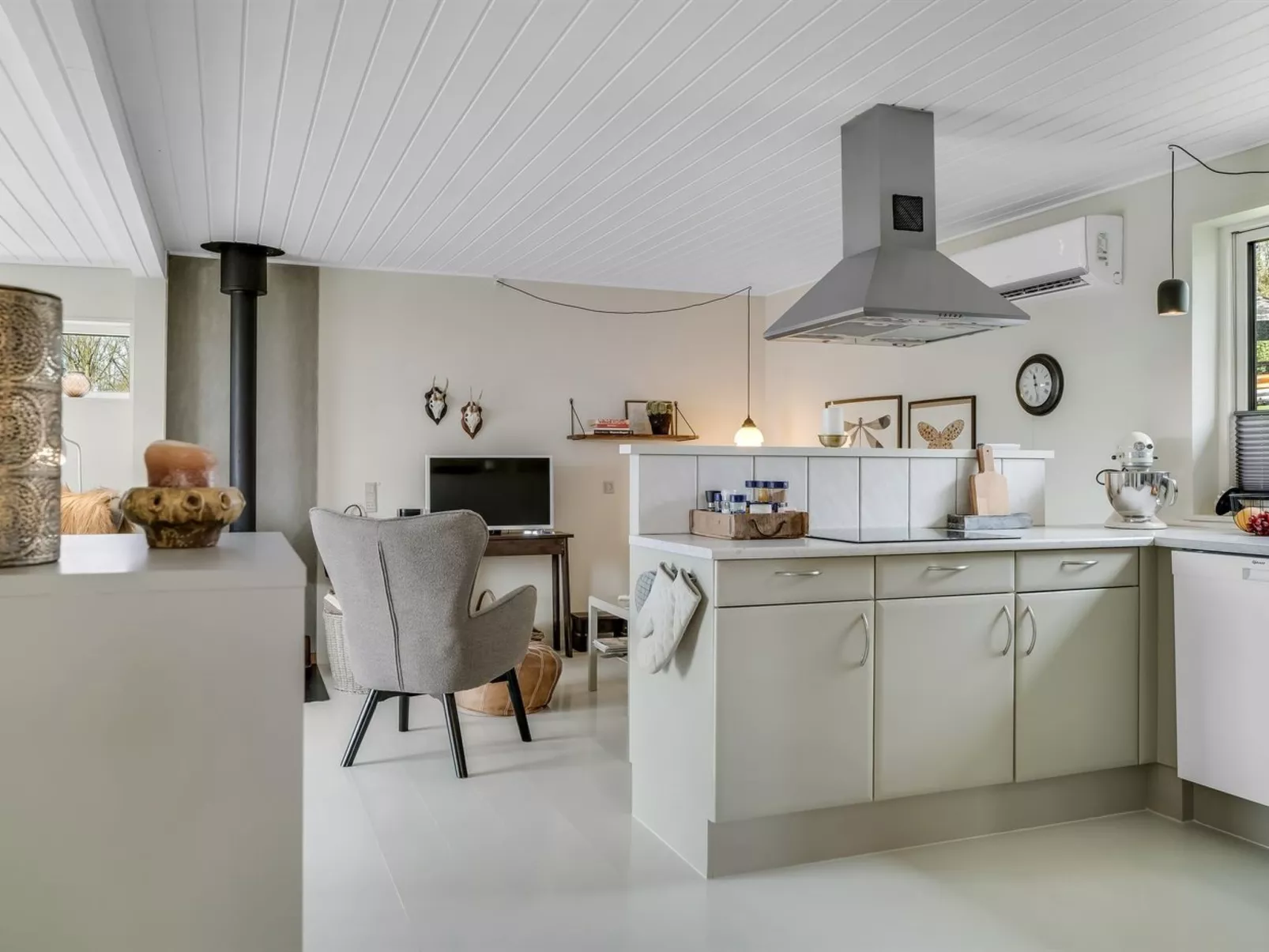 "Lenya" - 300m to the fjord-Inside