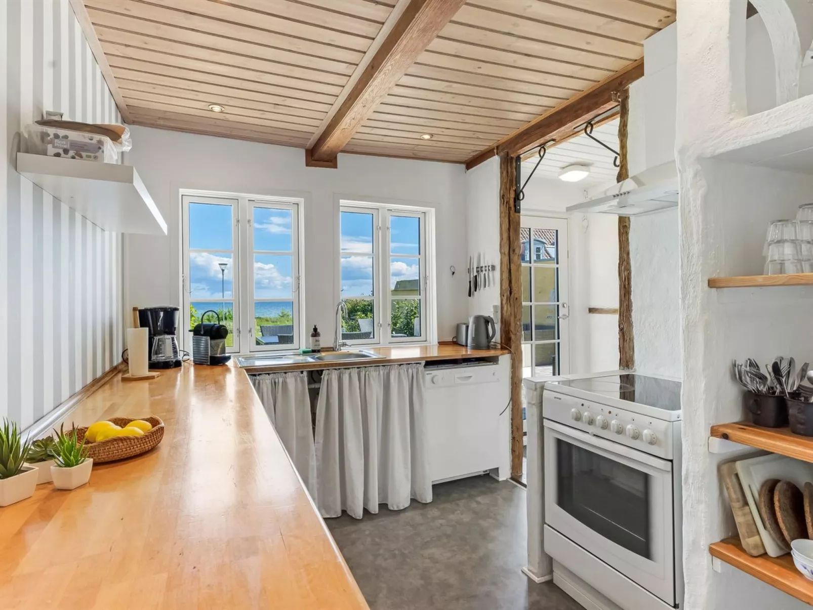 "Ilze" - 20m from the sea-Drinnen