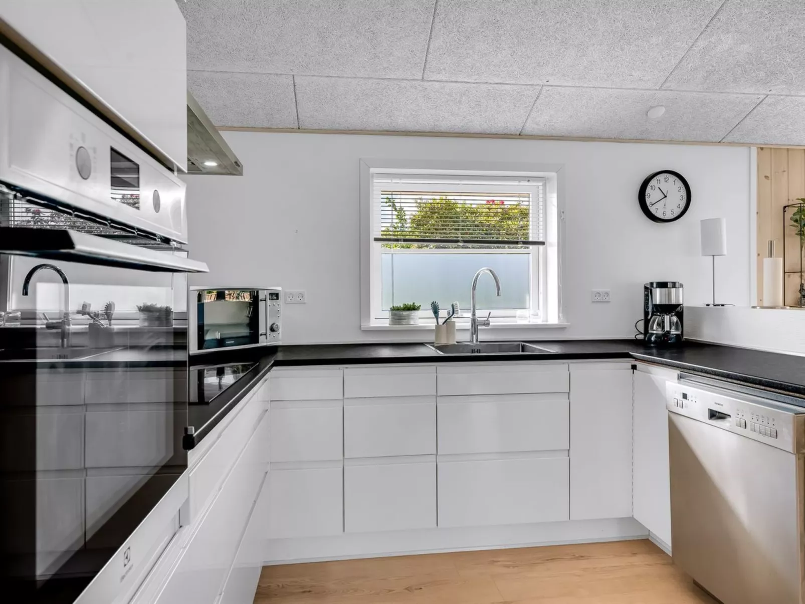 "Ebertine" - 740m to the fjord-Inside