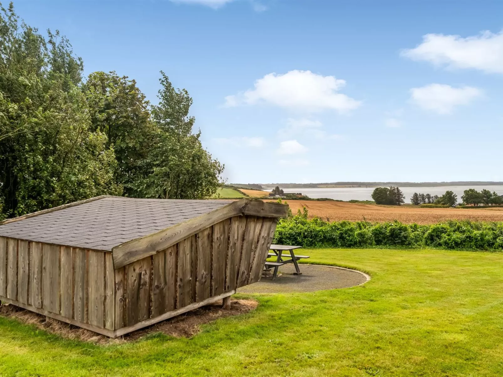 "Åsta" - 400m to the fjord-Outside