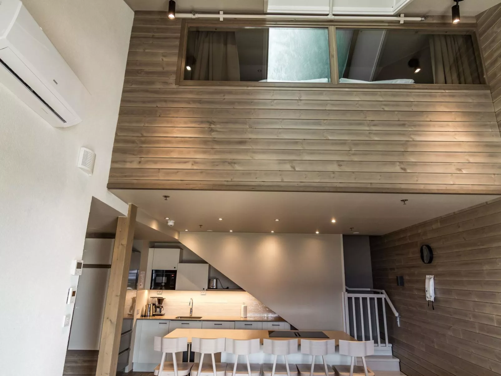 Uniikki 75, c402-Drinnen