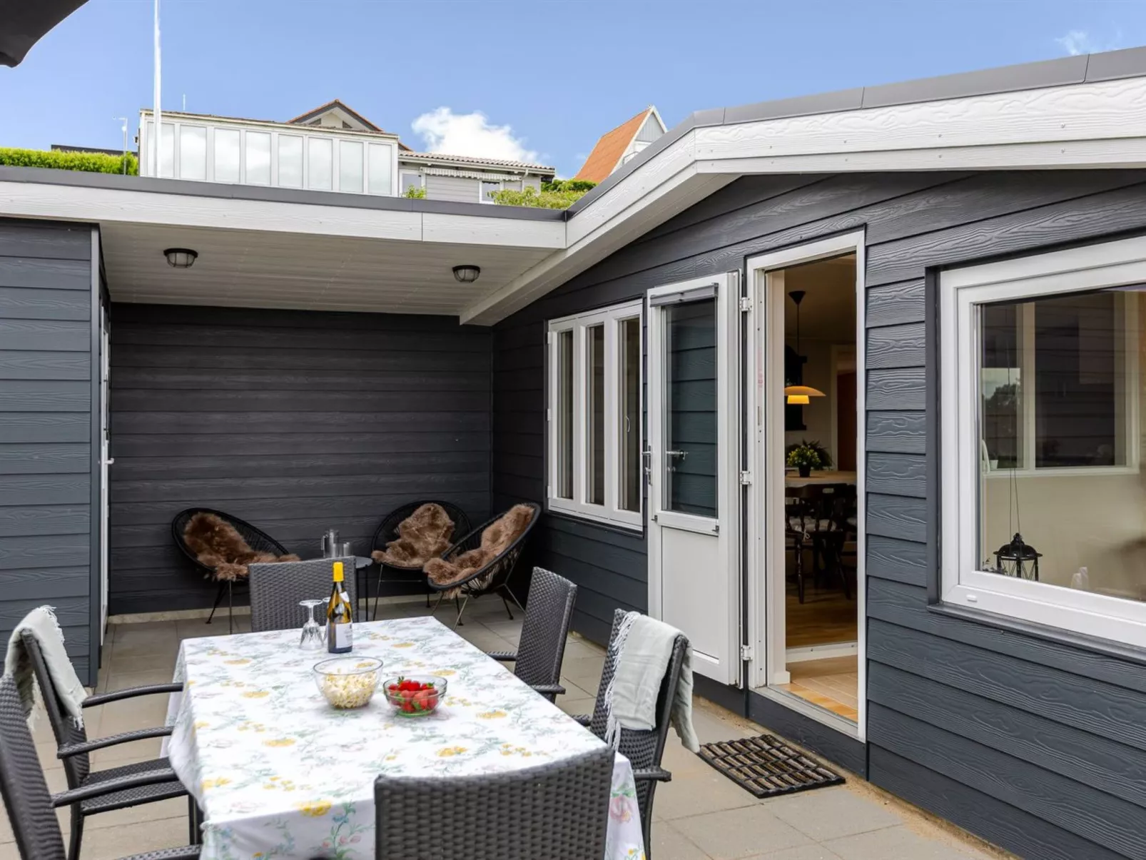 "Gyda" - 350m from the sea-Outside