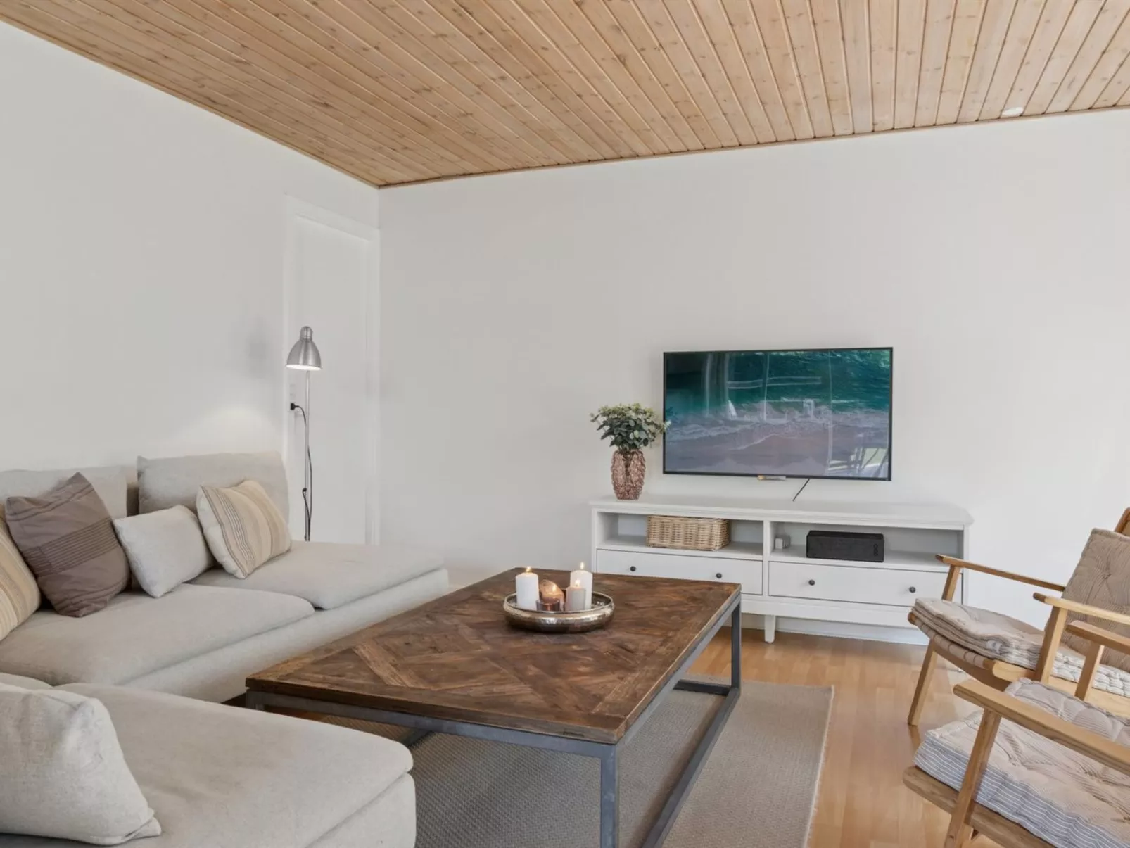 "Annabeth" - 850m from the sea-Inside