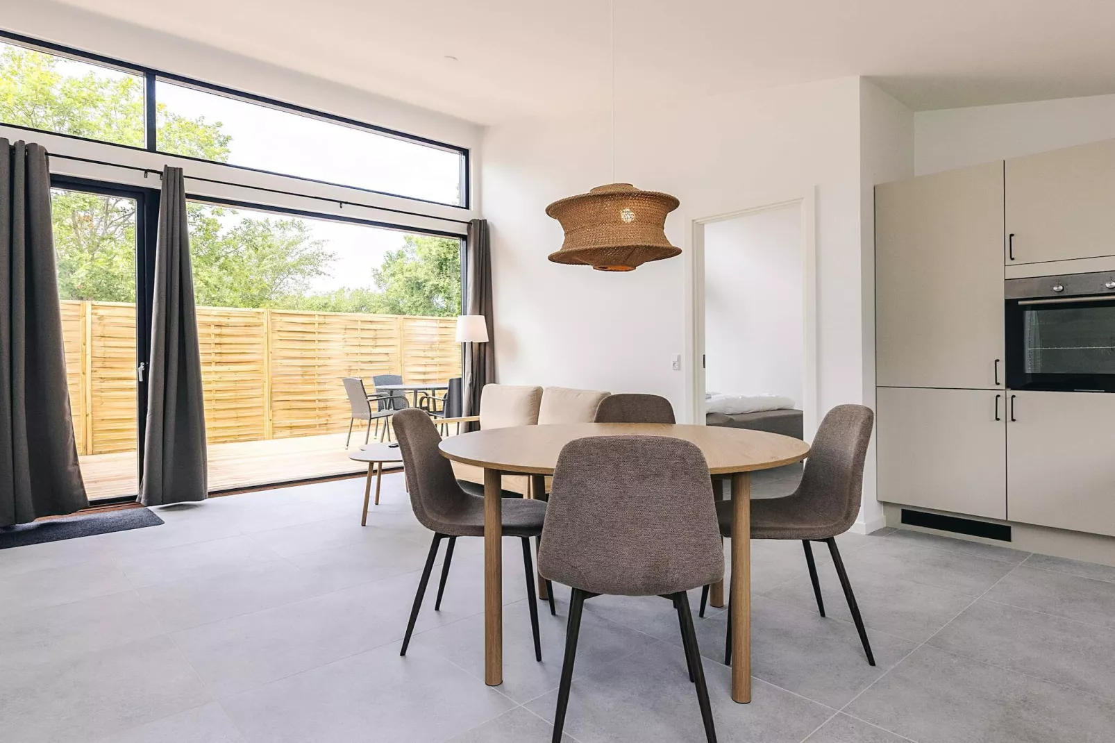 3 room,2 bath,Premium-Indoor