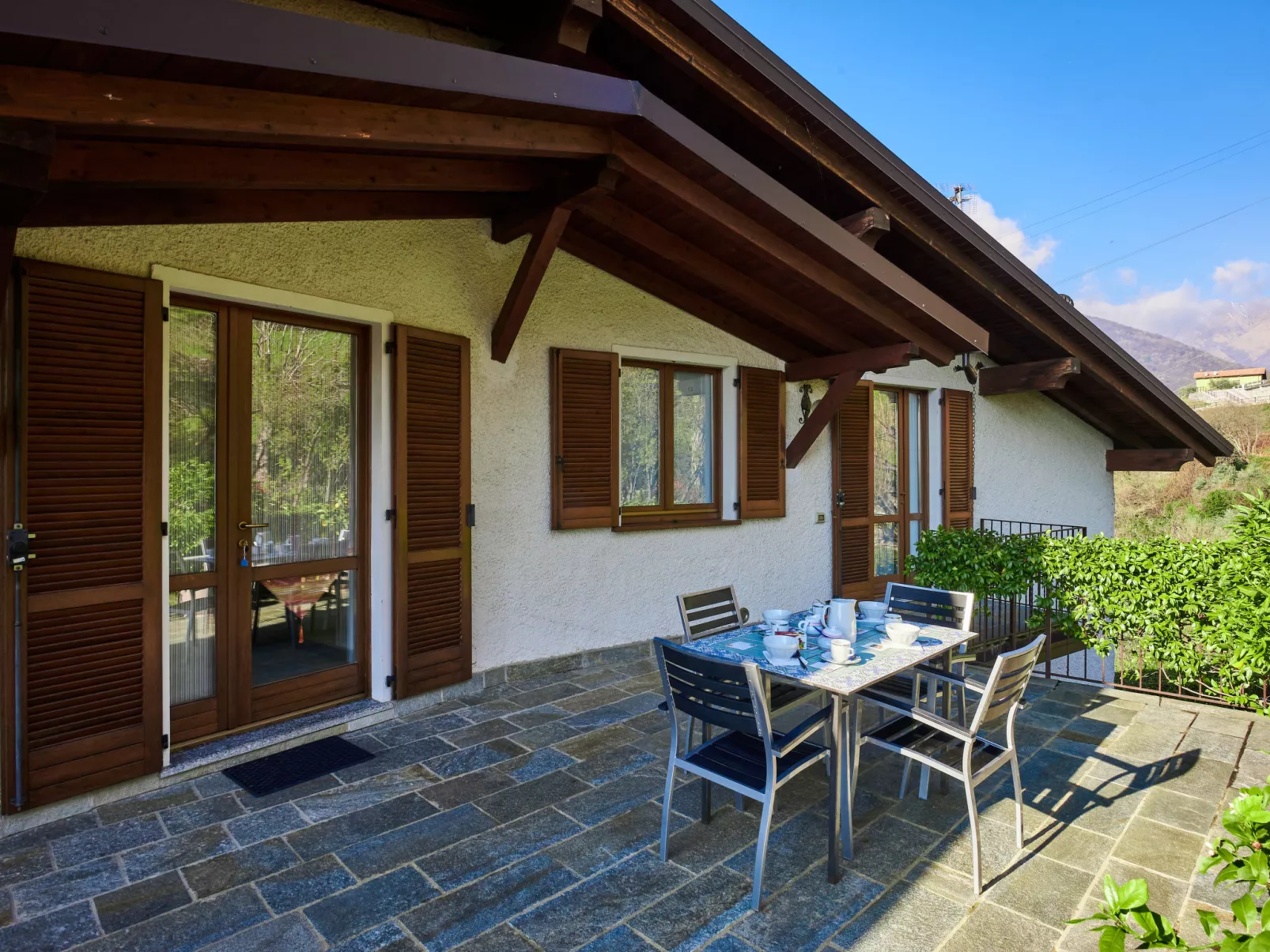 Bellavista (GRV240)-Outside