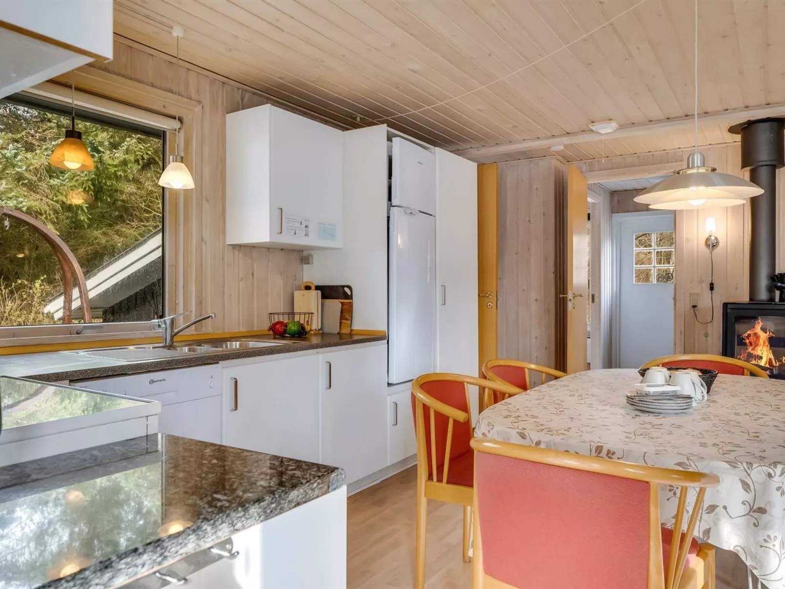 "Iris" - 200m to the fjord-Inside