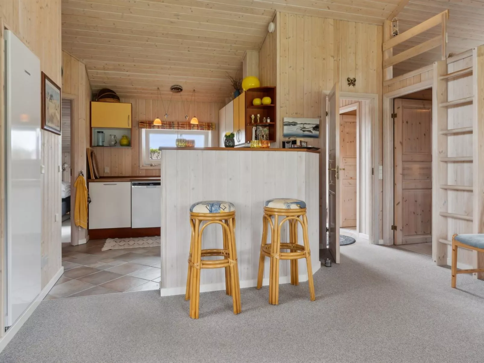 "Henne" -  from the sea-Drinnen