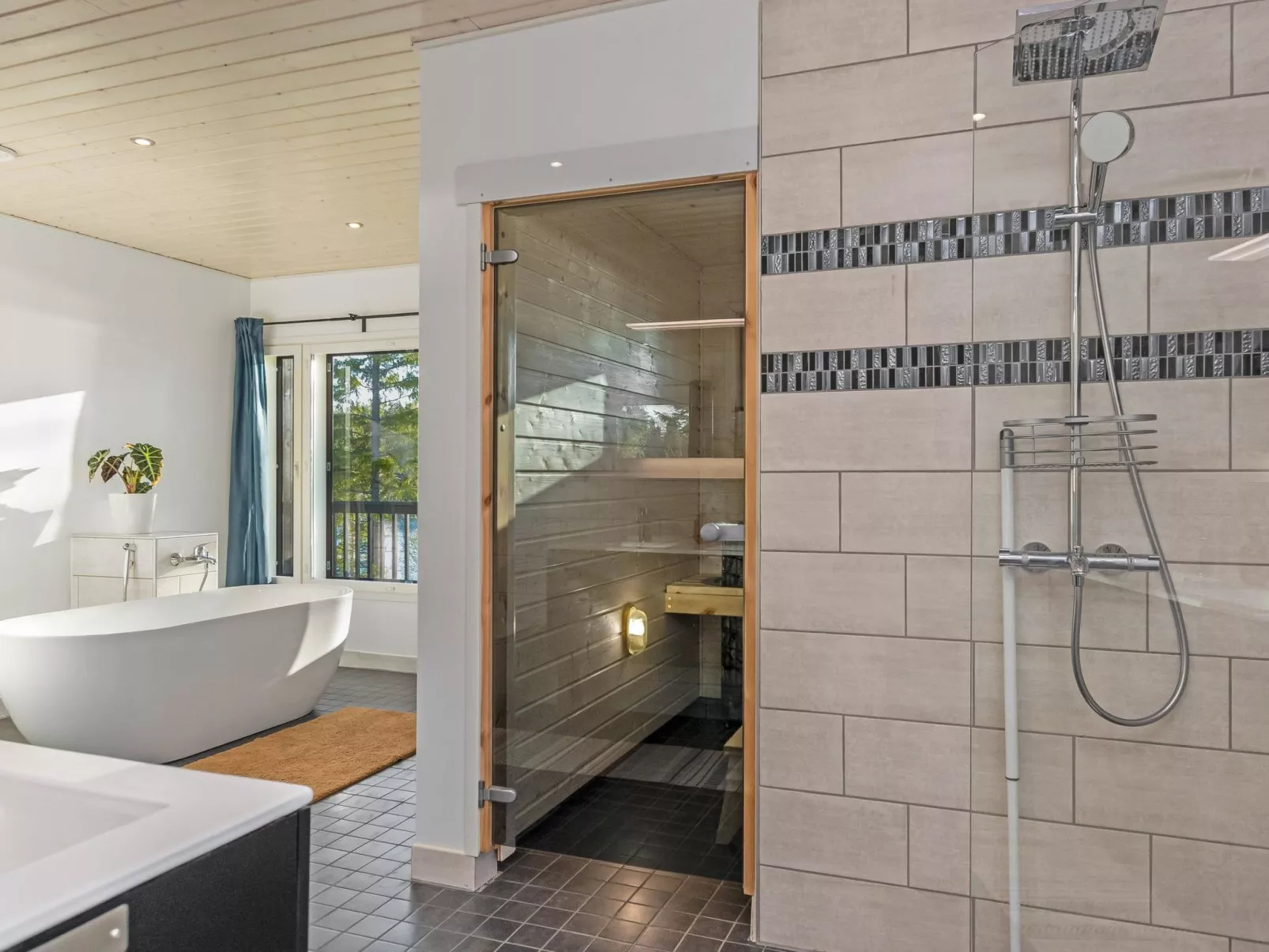 Järven idylli-Inside