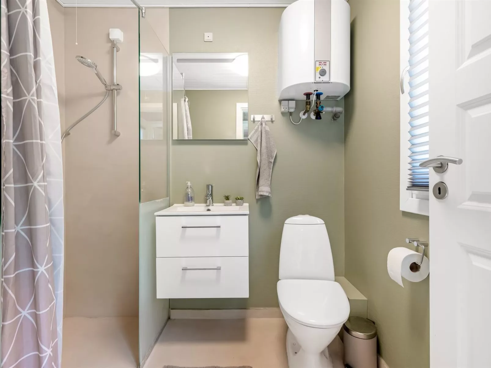 "Ellie" - 500m from the sea-Dedans