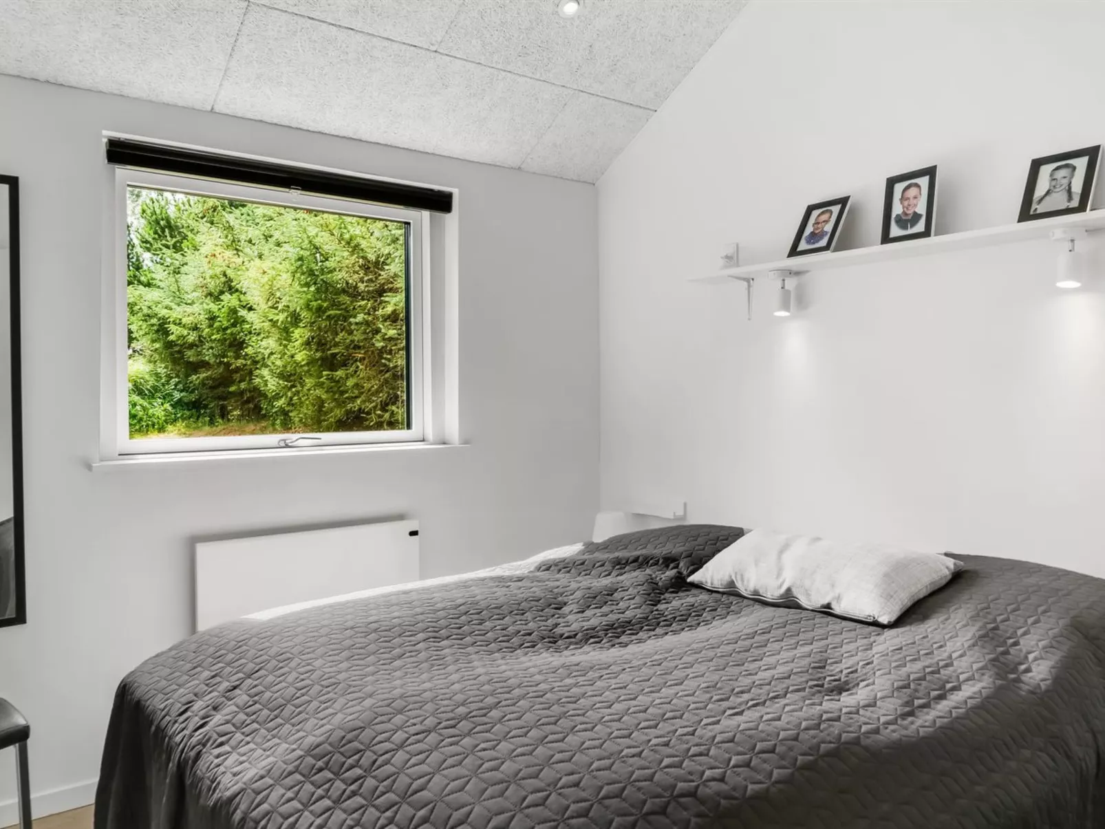 "Abiorn" -  from the sea-Dedans