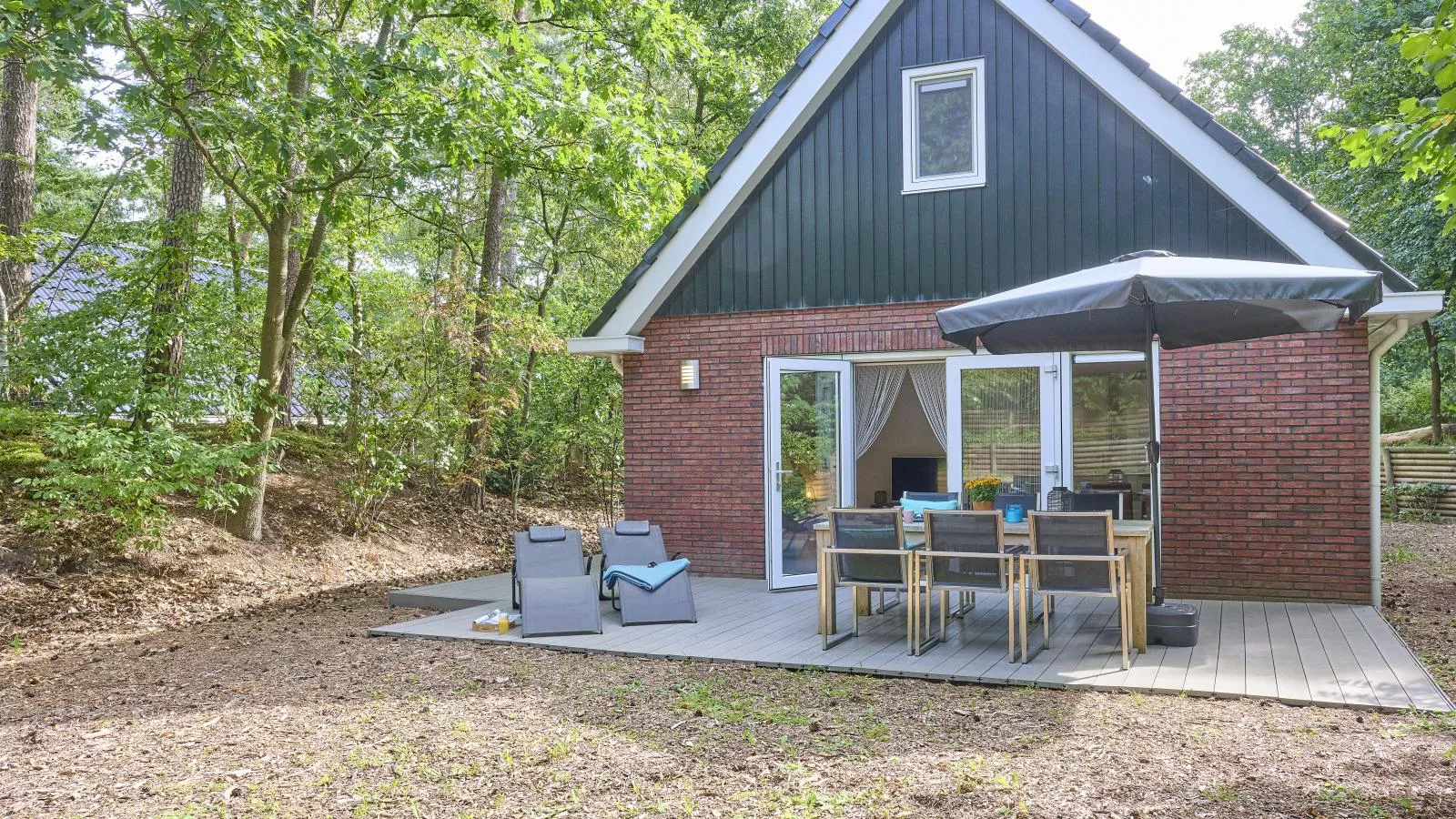 De Linde-Exterior in summer