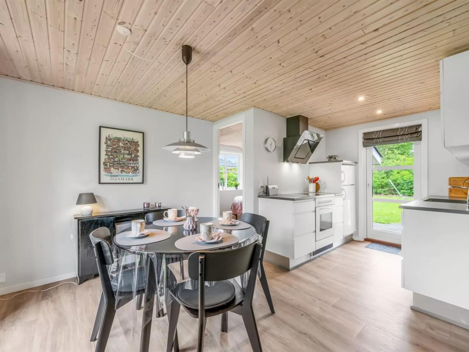 "Roland" - 200m to the fjord-Dedans