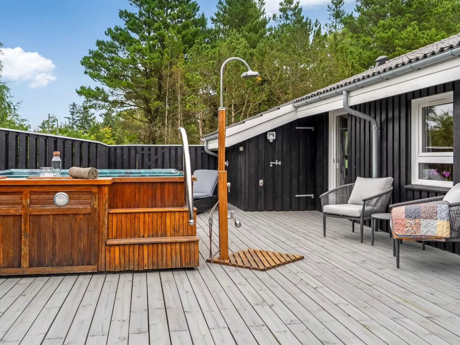 "Eeske" - 2.5km from the sea-Outside