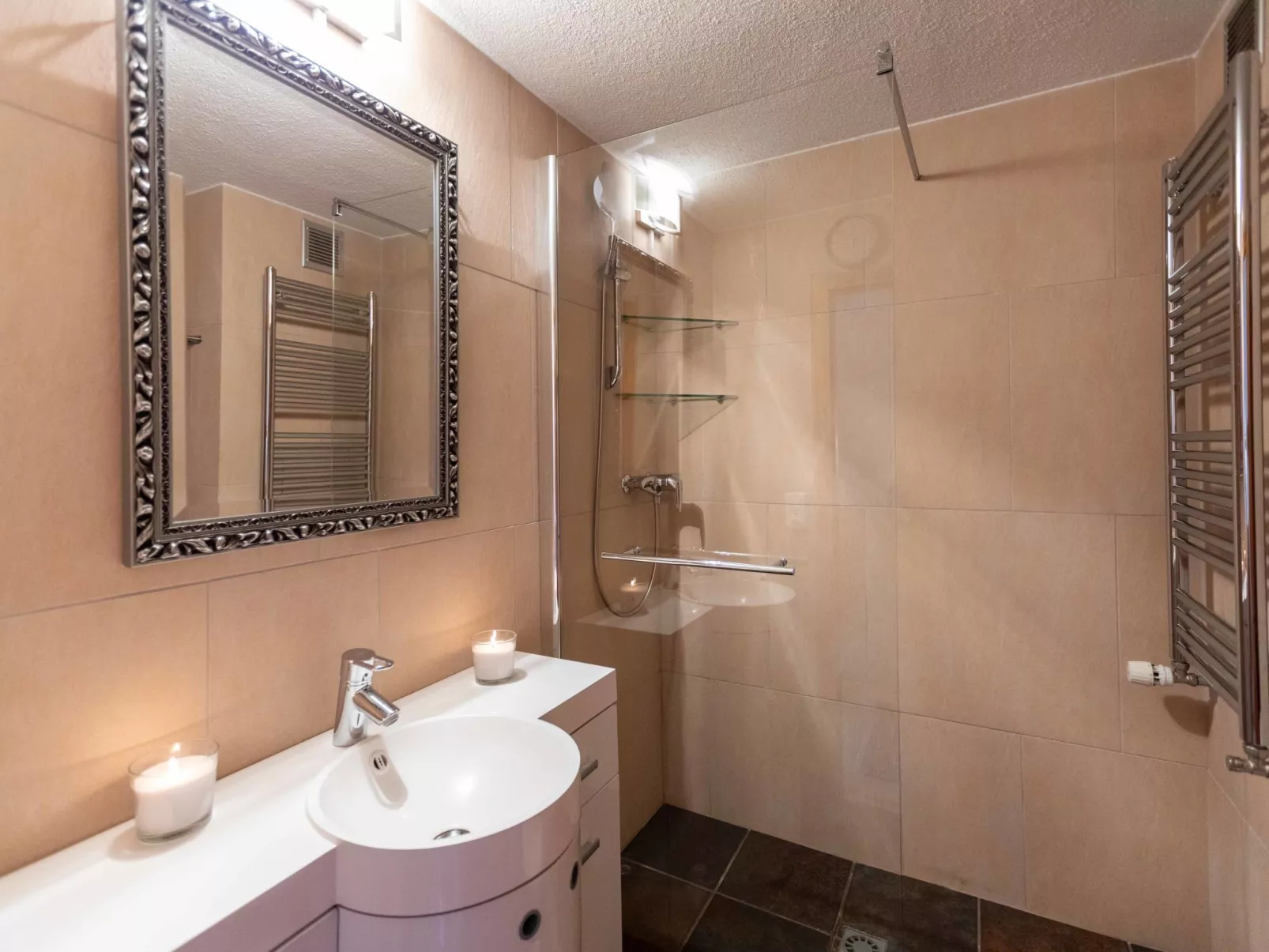 Les Hespérides 2-Drinnen