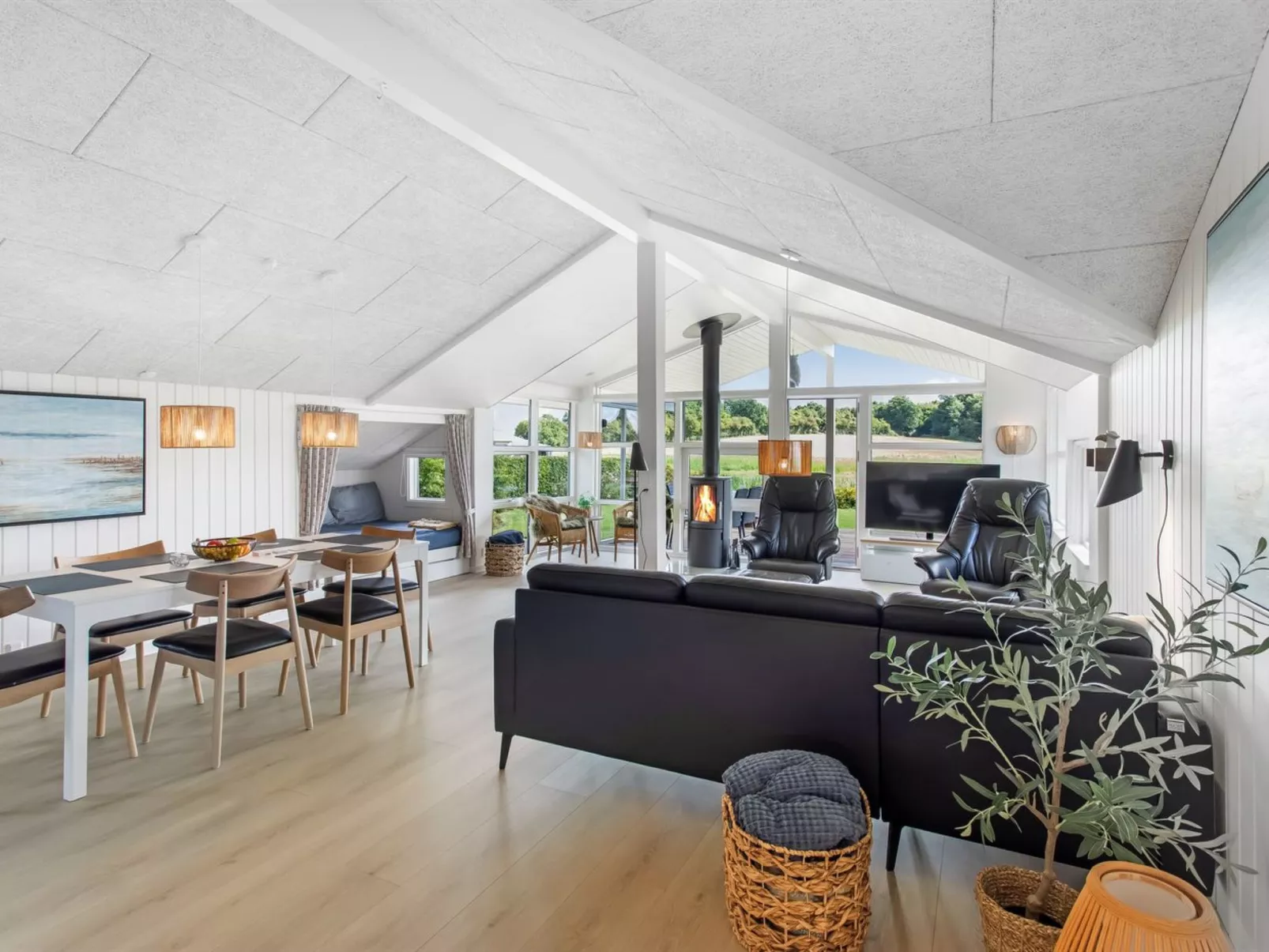 "Eisa" - 75m from the sea-Inside