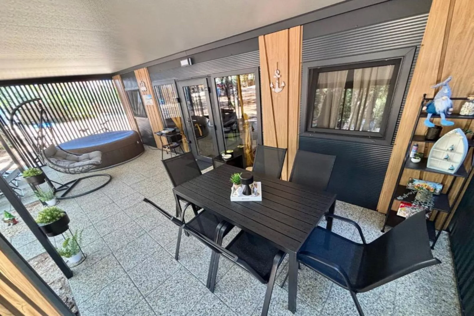 TJ Escape - Mobile Home - Mobile Home With Hot Tub And Terrace-Innenbereich