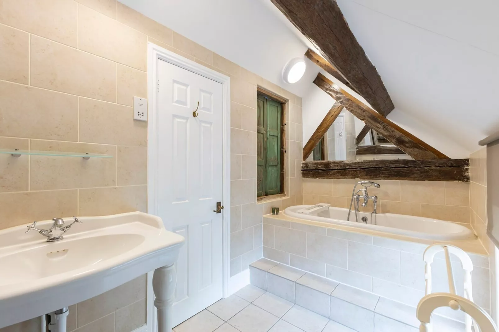 EN_DBY009_Standard Single Room - Shared-Salle de bain