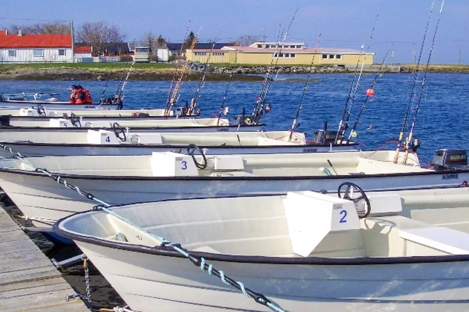 Retraite en bord de mer avec bateaux et pêche-Non tagué