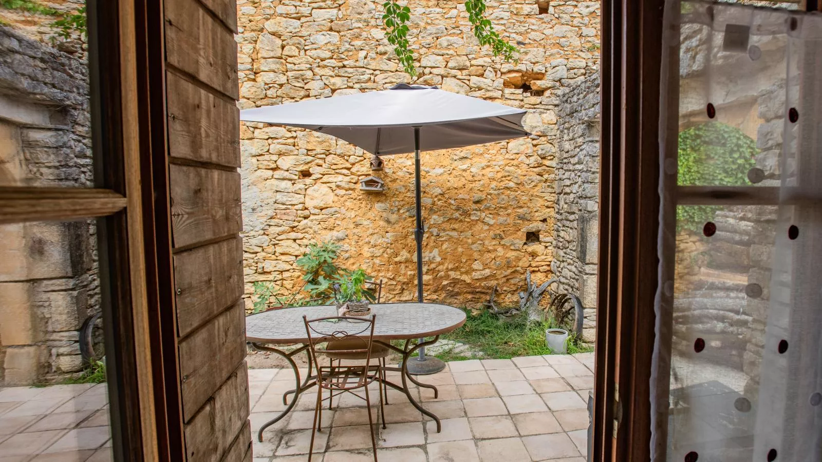 Lili-Terrace balcony