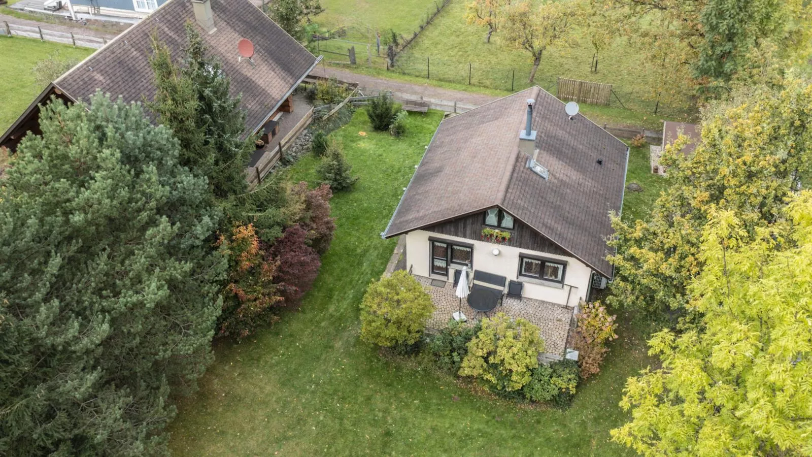 Das Haus am Wald-Außenbereich Sommer
