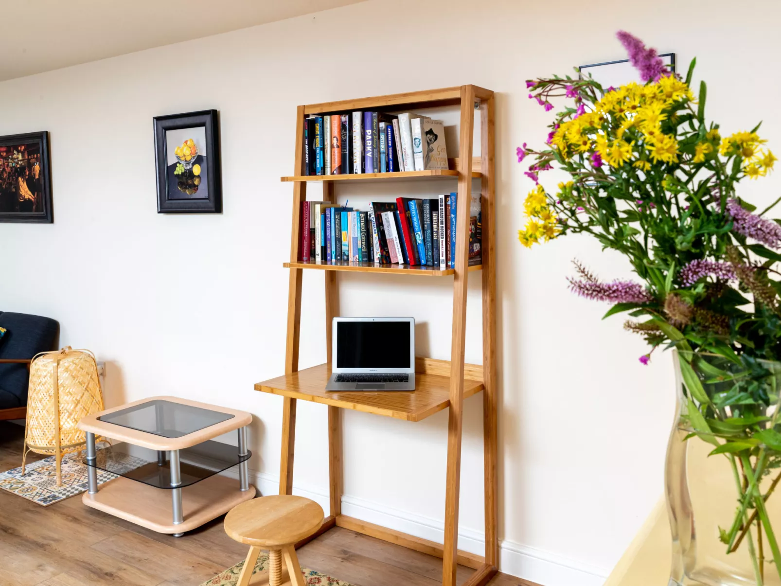 Number Seven-Drinnen