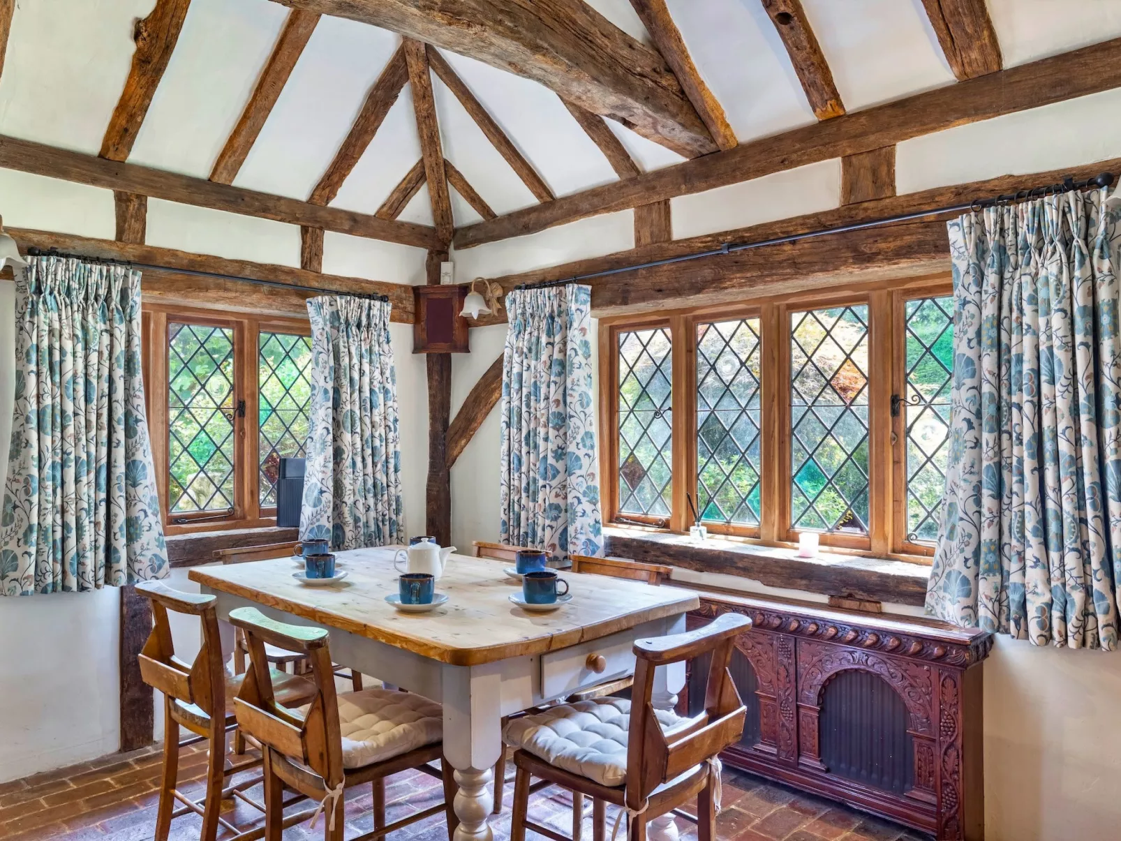 Sandhill Cottage with Hot Tub-Inside