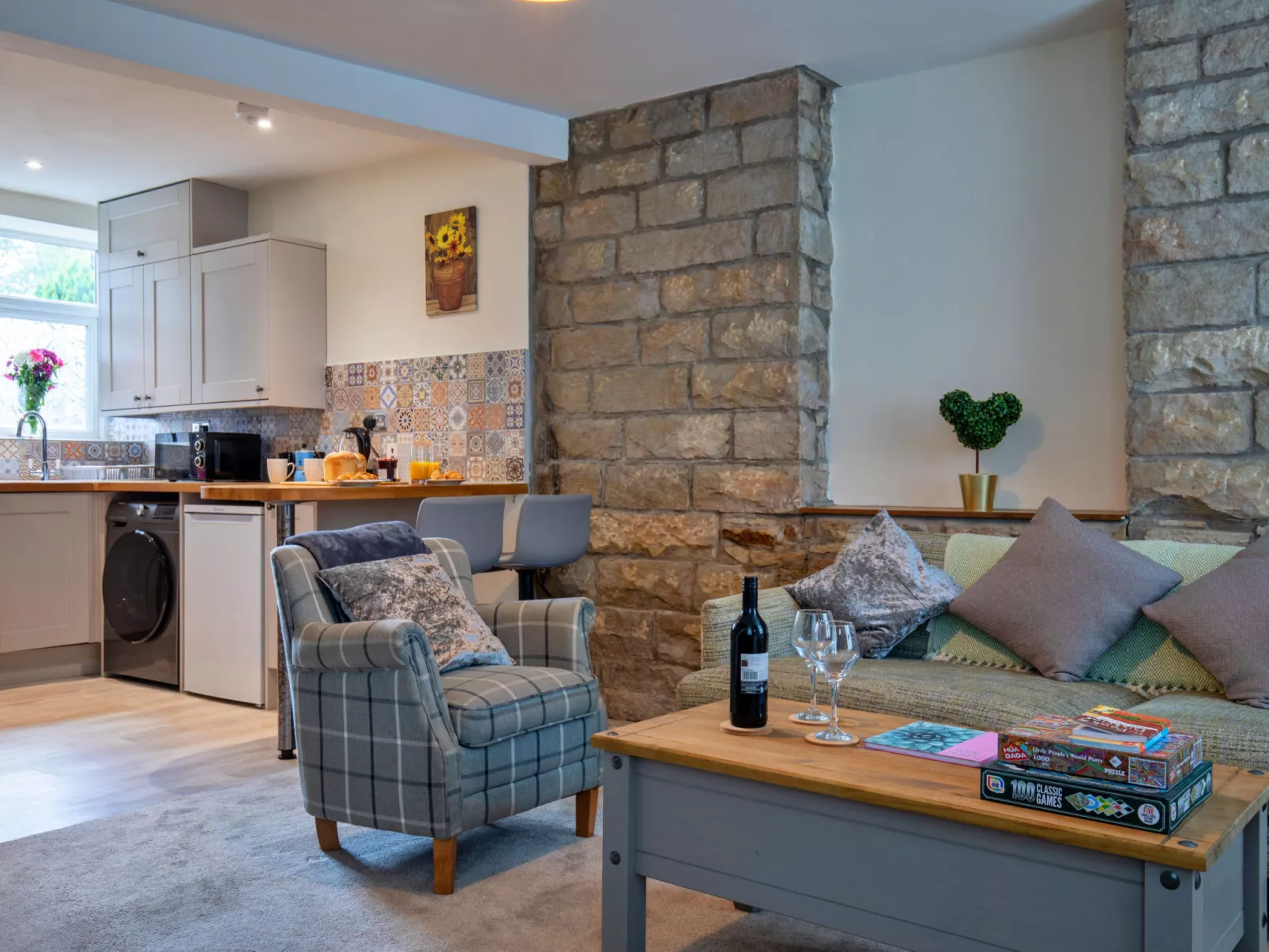 Suzy's Cottage-Inside