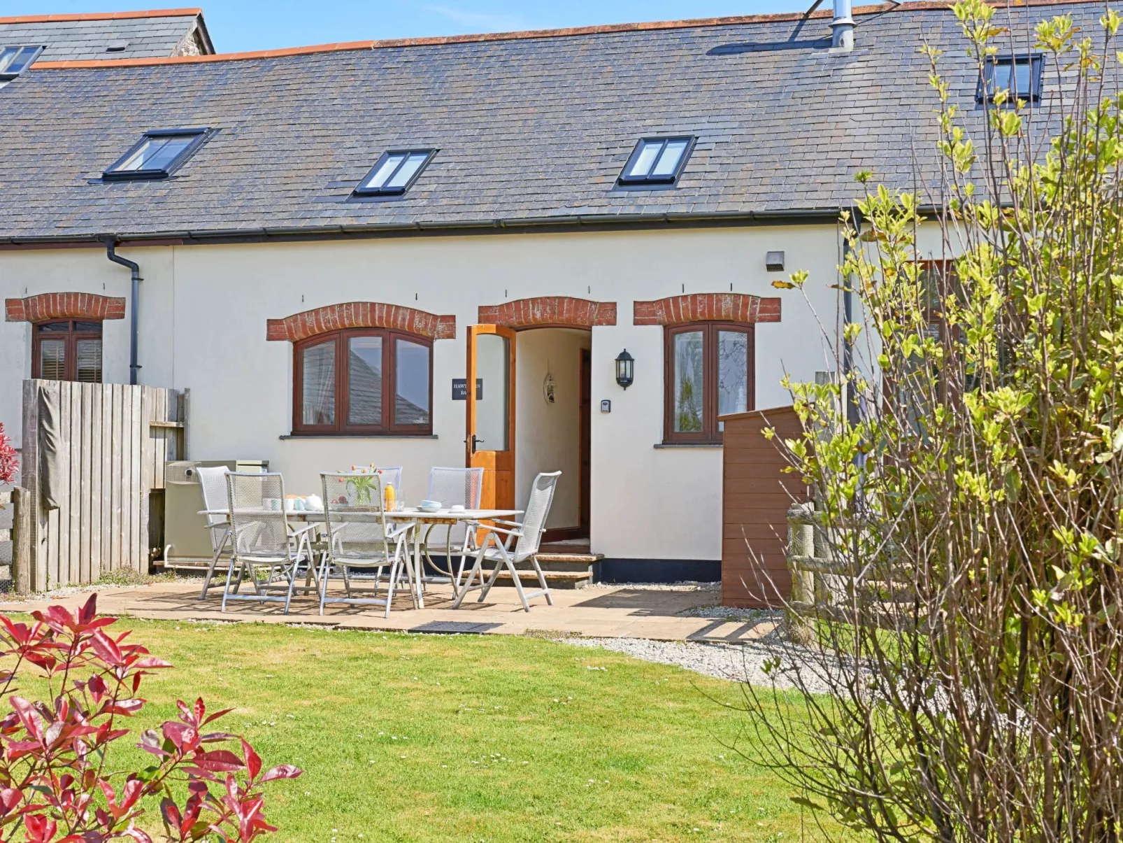 Hawthorn Barn-Dehors