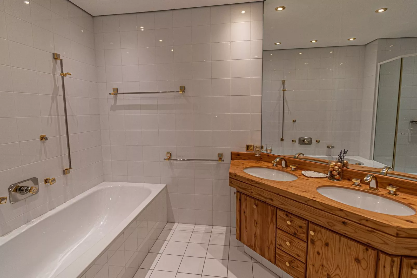 Bad Kleinkirchheim Lush and Spacious Villa with Indoor Pool and Wellness - Seven Bedroom Villa-Bathroom