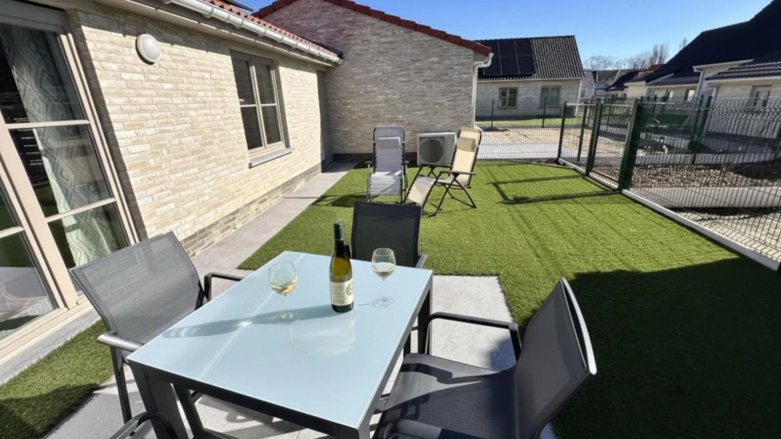 Westhinder II H19-Garten Sommer