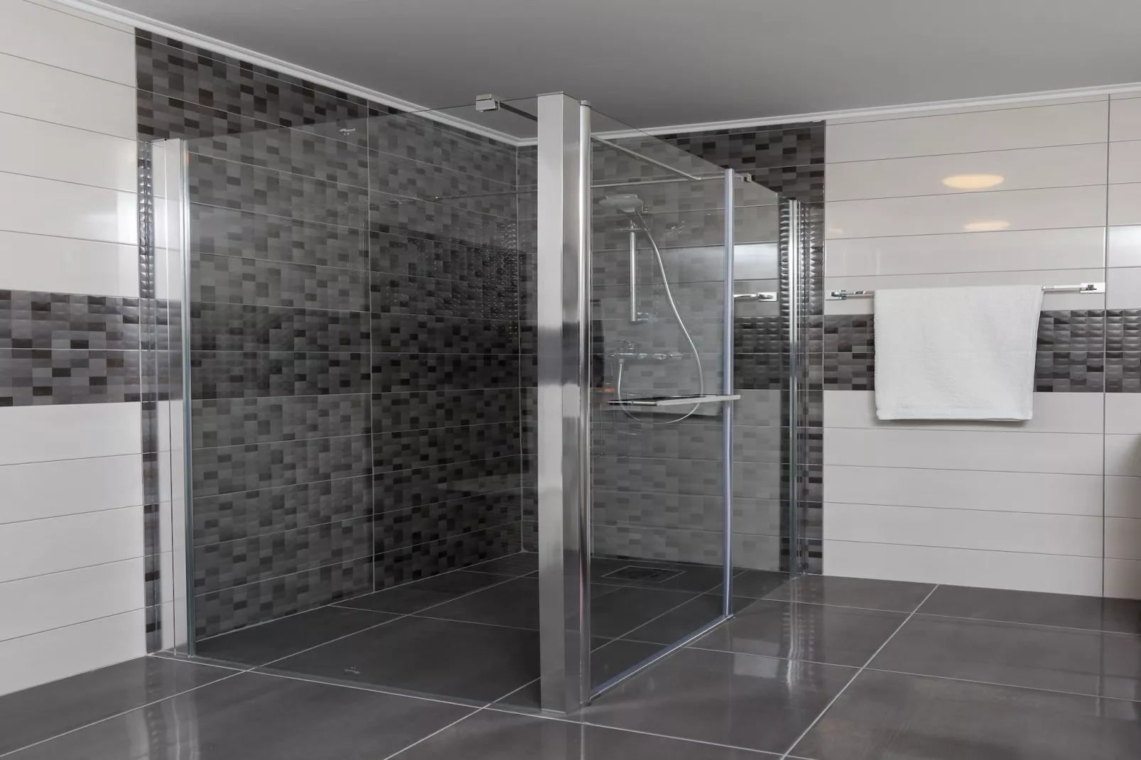 Holiday Home Monika - Two Bedroom Holiday Home with Terrace and Sea View-Bathroom