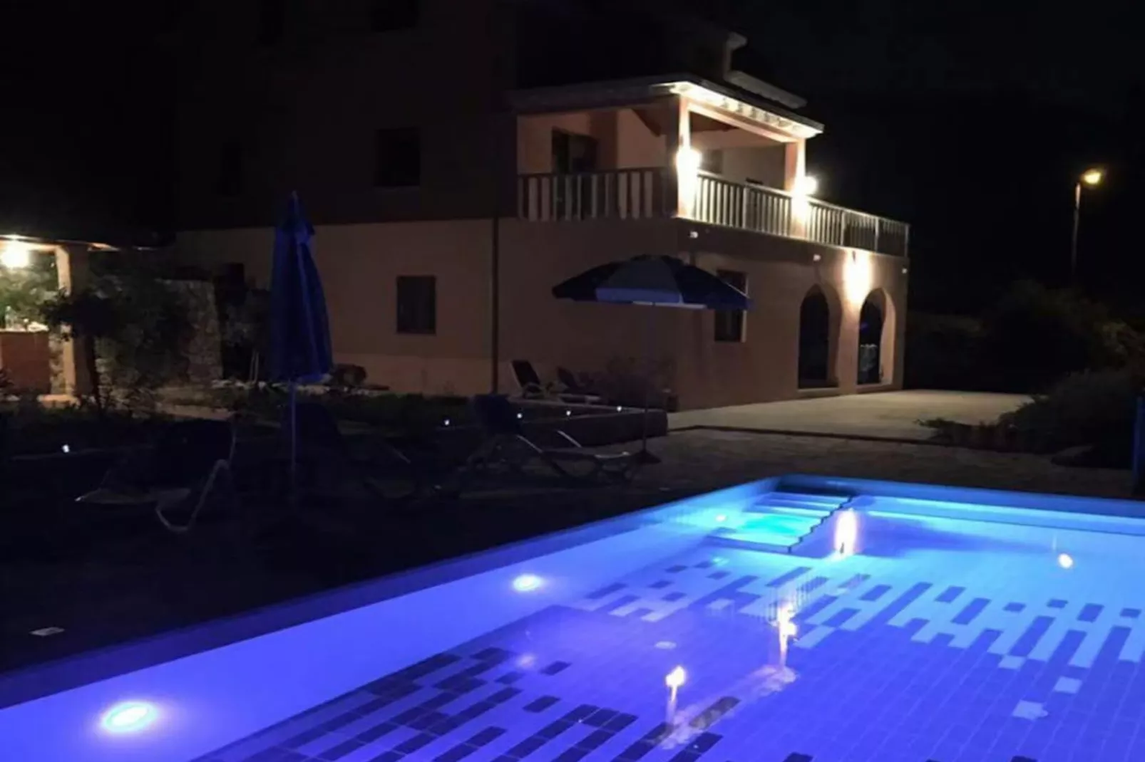 Villa Oliva - Two Bedroom Villa with Terrace and Swimming pool-Schwimmbad