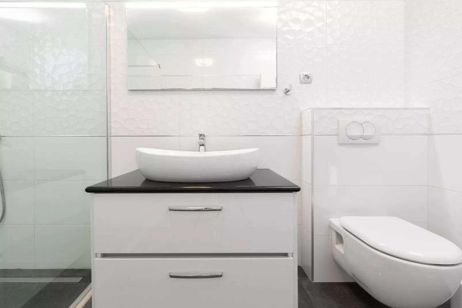 Modern Villa with Pool-Badezimmer