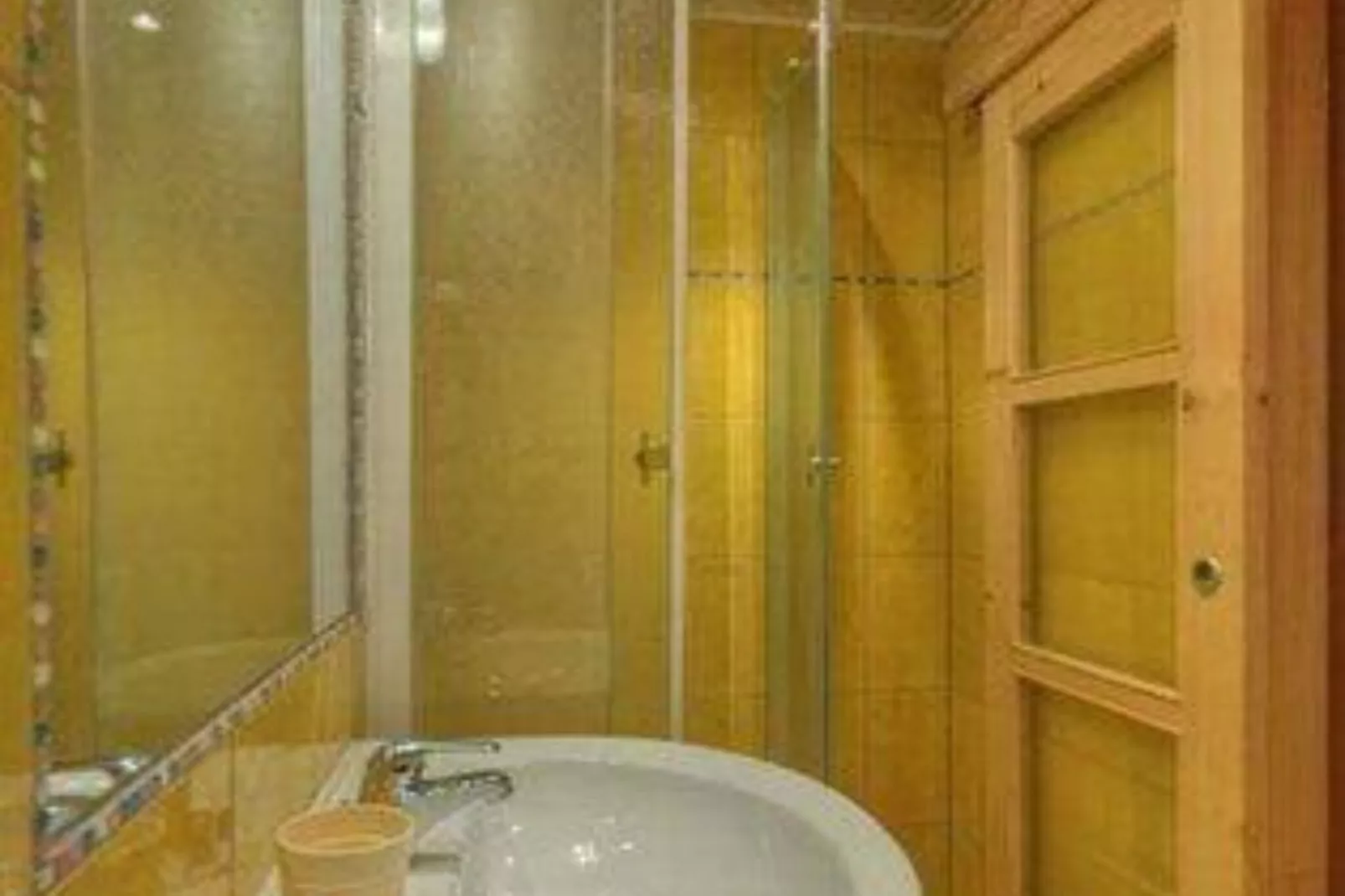Two-Bedroom Apartment (Lavanda)-Bathroom