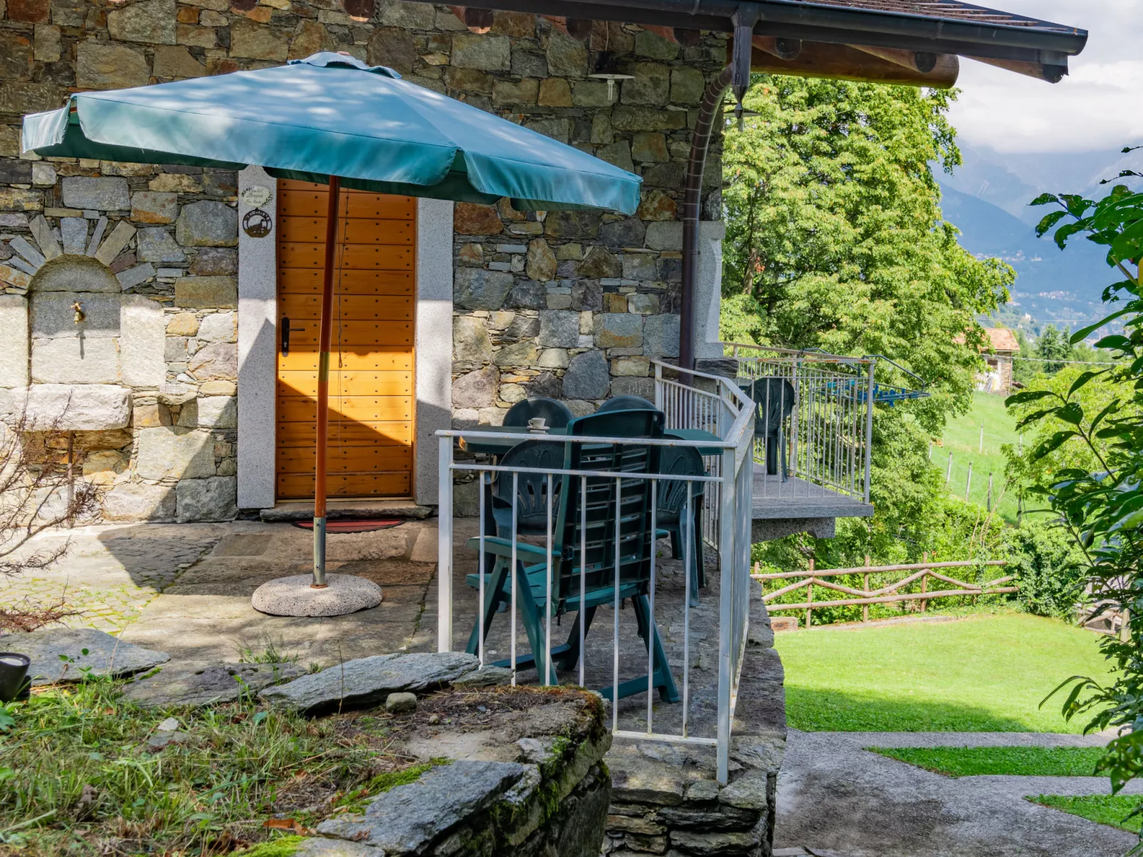 Bragna-Outside