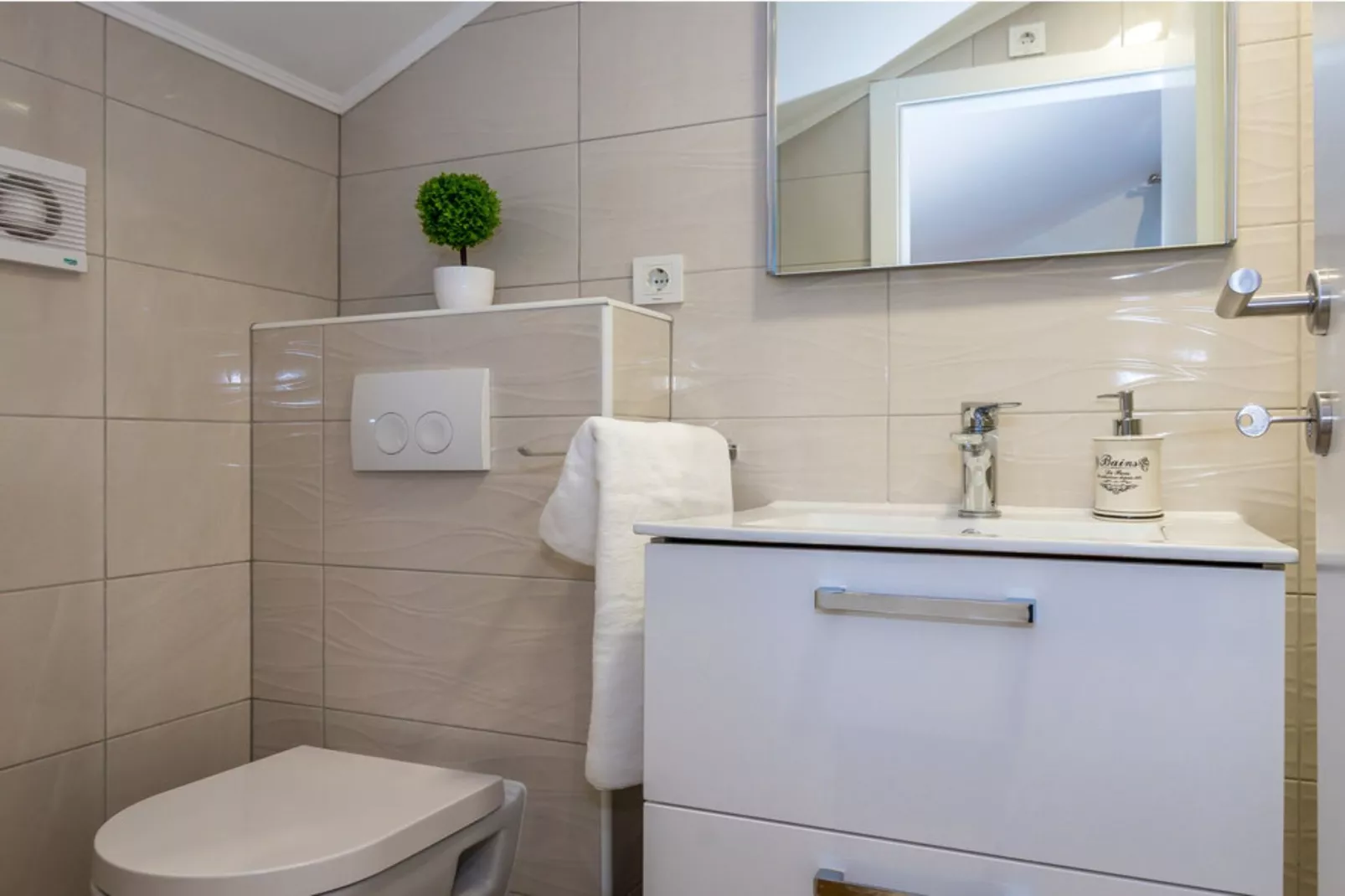 Villa Tomić Drniš - Siverić-Bathroom