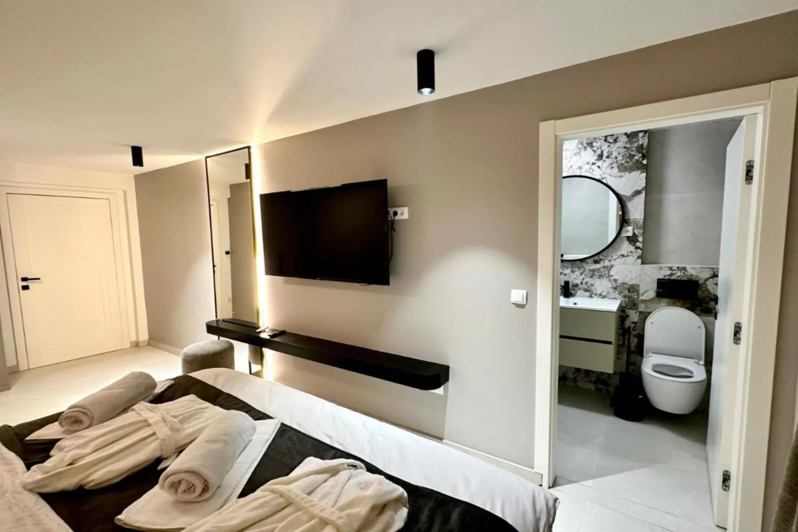 Leonarda Waterfront Residences-Two-Bedroom Apartment with private pool (The Bayfront One) -S5-Bedroom