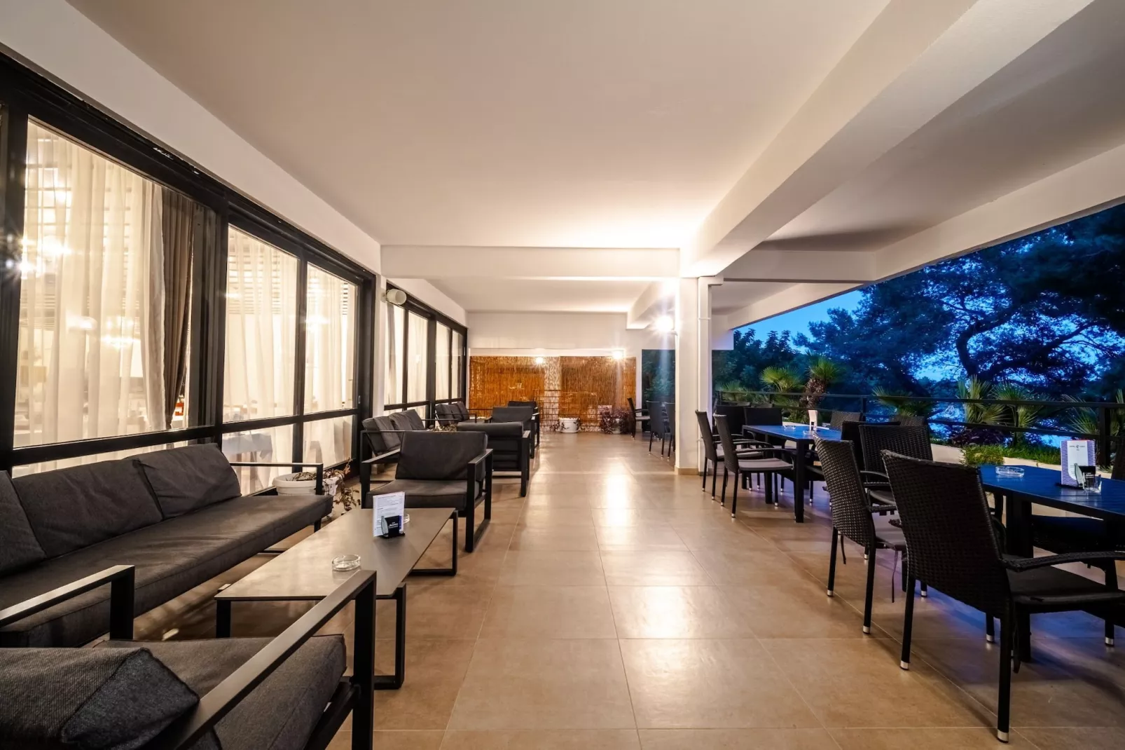 Hotel Issa - Quadruple Room Sea View-Indoor